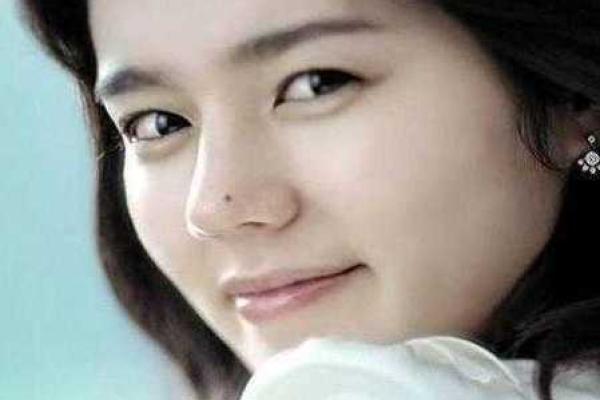女嘴痣相：你的爱情与事业将如何受影响