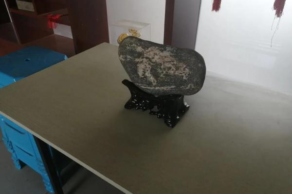 如何通过石头摆放优化办公室风水能量