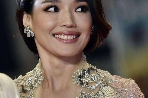 痣相女神颜值爆表，揭秘脸蛋上的独特魅力！