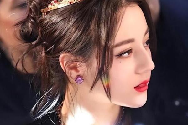 痣相女神颜值爆表，揭秘脸蛋上的独特魅力！