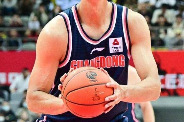 易建联面相揭秘：篮球巨星背后的神秘力量！
