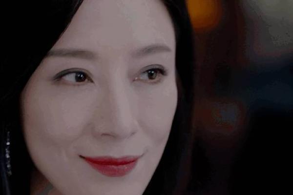 肿胀眼眸下的面相之谜