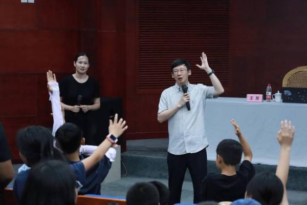 王蓁蓁：寓意美好的名字，解析姓名运势的奥秘