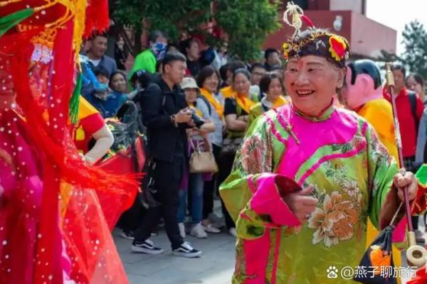 灯火辉煌，始电欢腾：探寻节日里的民间风情