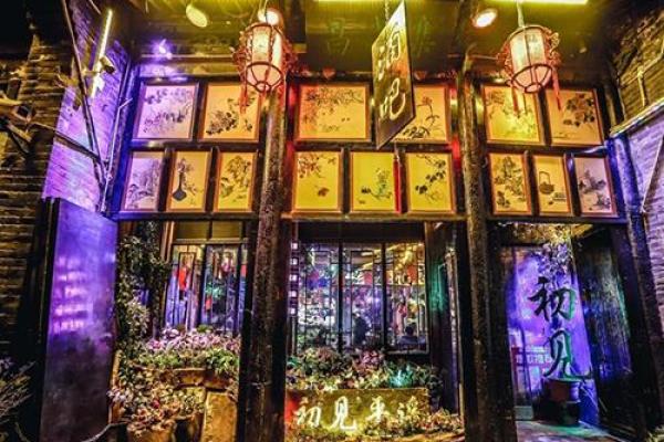 姓名之缘：古风店名中的文化传承