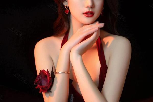 胸痣右侧，性感指数飙升的秘密武器