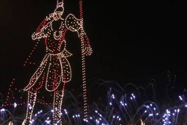 烟花璀璨夜，团圆月儿明——春节民俗大赏