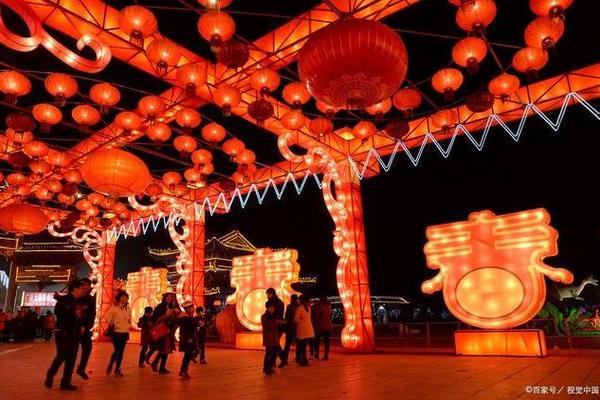 烟花璀璨夜，团圆月儿明——春节民俗大赏