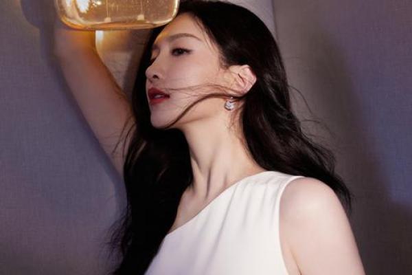 命理大师独家解读：江疏影运势解析，揭秘明星人生奥秘