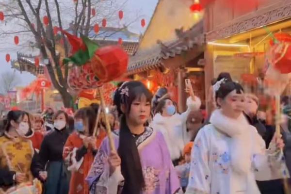 元宵佳节闹花灯，民俗文化传承情