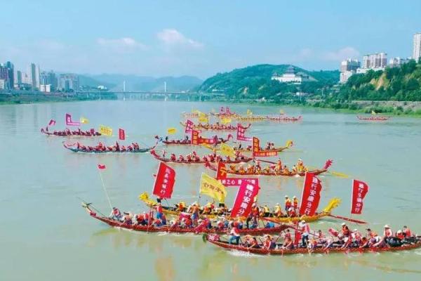 端午龙舟竞渡忙，民俗风情话安康