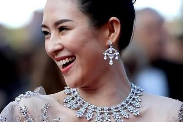 章子怡八字揭秘：命运女神的传奇轨迹