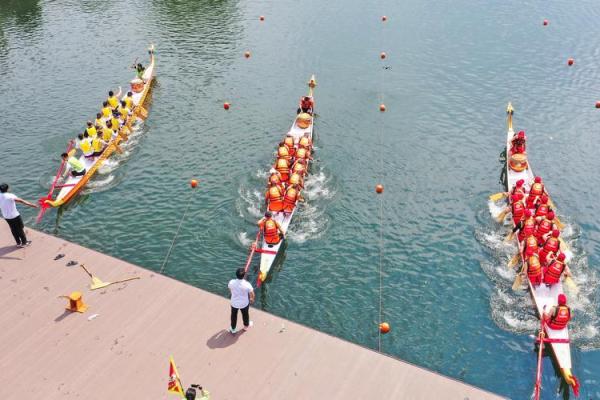 龙舟竞渡，端午佳节传承民俗