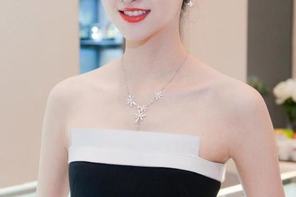 锐气女人面相：锐利眼神，刚毅轮廓，解码独立女性的神秘面相