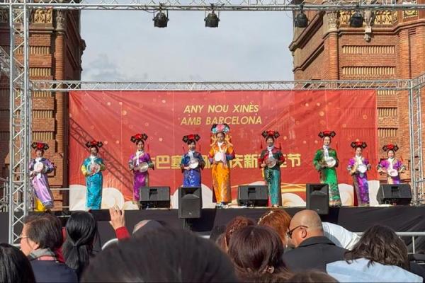 满族春节：火树银花庆新春，传统民俗传千年