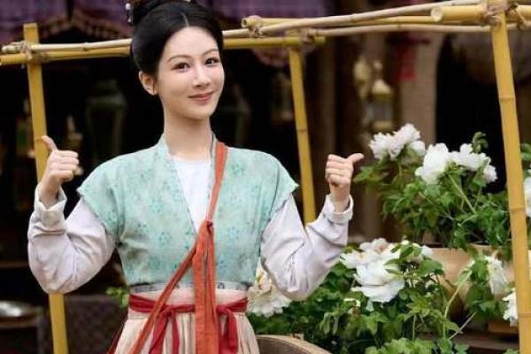 刘琳芳：芳华绽放，琳琅满目，好运连连，人生璀璨运势图