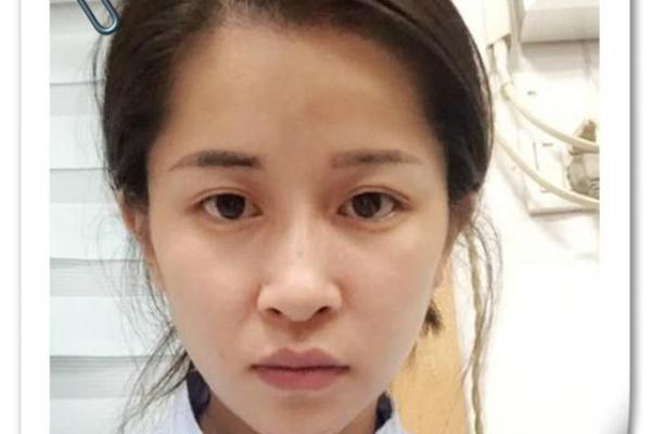眉如柳叶，面相透露出温柔与智慧之美