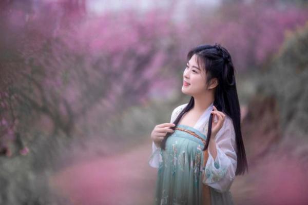 女子桃花面相：魅力四溢，情缘难挡