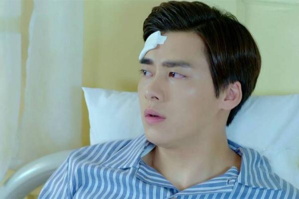 明星李易峰命运揭秘：爱情线上的姻缘走向