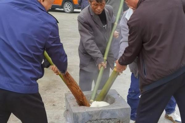 民间美食庆丰收，糍粑盛宴映佳节