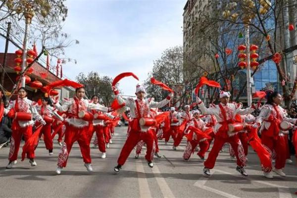 16日民俗盛宴，传统习俗焕新颜