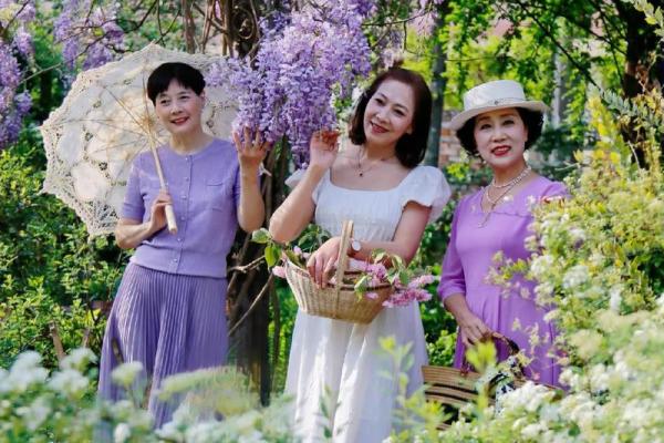 饶芬：瑞气盈门，芬香满园，人生运势如花绽放