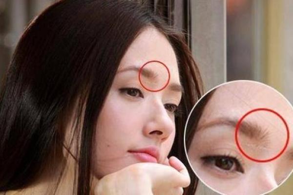 右眉有疤：面相解读中的神秘符号