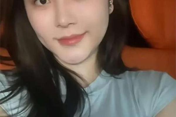 面容如画，美人尖彰显非凡气度