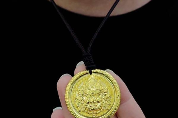 独家揭秘：风水大师亲授招财挂件，财运亨通必备！