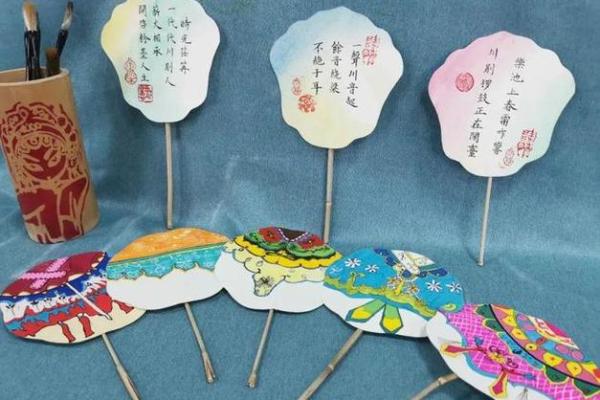 传统文化下的饮食与服装：文化符号与生活艺术的融合