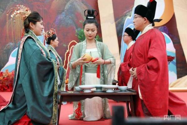 探秘甘肃婚俗：传统文化在婚礼中的体现