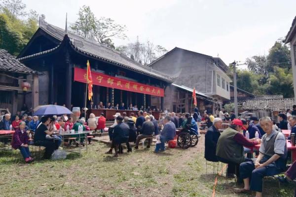 名字里的传承：邹氏家族名字的历史与文化解诿