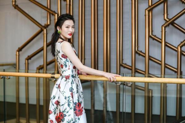 夏姣：夏日之花，娇艳绽放，命运之花绽放的美丽寓意