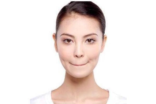 卷发女神的秘密：解锁完美面相的秘密武器