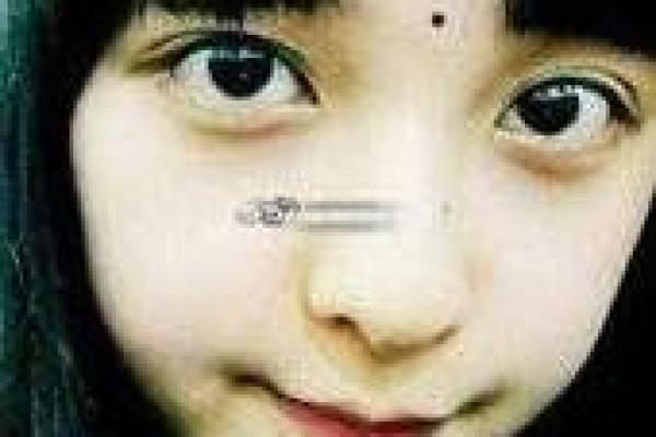 面相大师揭秘：两眉间开运痣，让你财运亨通！