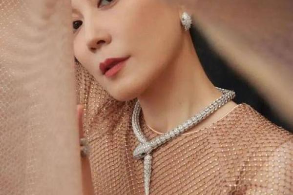俞飞鸿命运揭秘：她的人生轨迹竟是如此安排？