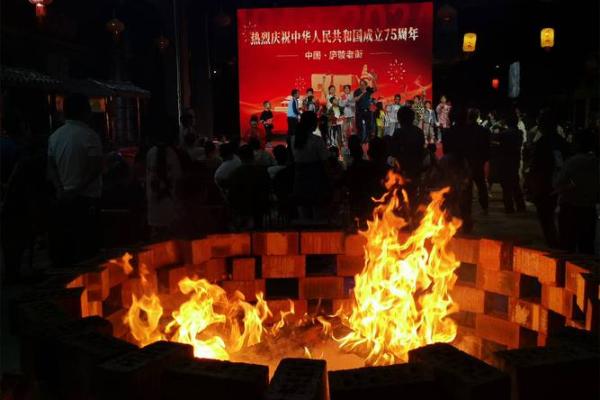 十月金秋，民俗盛宴：传统节日里的文化传承