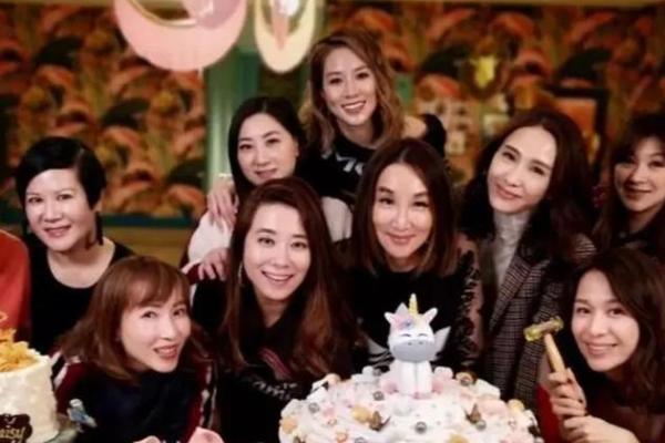 吴佩慈八字中的五行分析