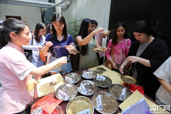 探秘陈虹颖如何用艺术传递中国传统文化的魅力