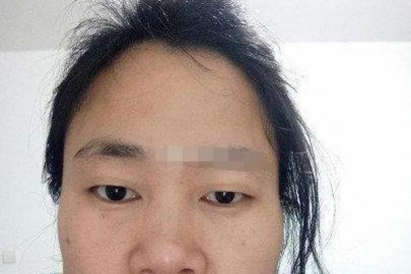 孤独的面容：面相中透露出的亲情缺失