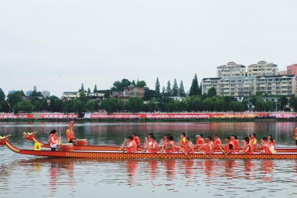 端午龙舟竞渡：探寻传统节日的文化内涵与民族精神