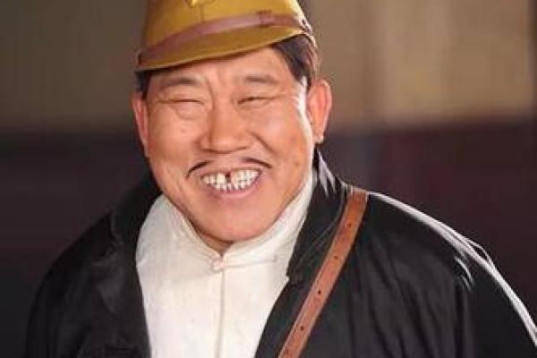 矮个子男人的矮小面相揭秘：矮人魅力大不同