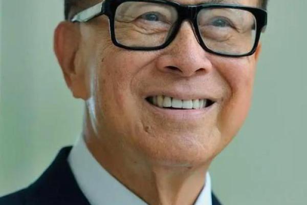 从李嘉诚八字看财富与智慧的源泉