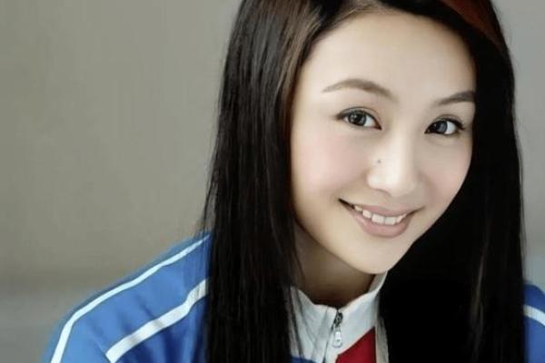 面相分析：揭秘曹颖的五官之美与运势好坏