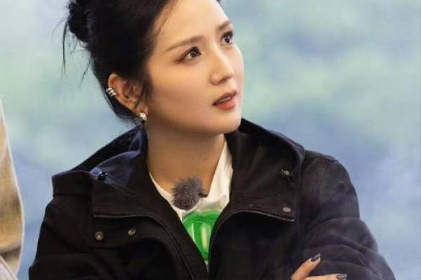 何洁老公面相曝光：揭秘高颜值背后的神秘气质