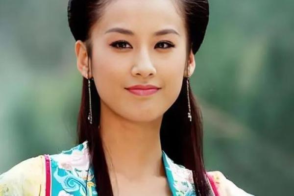 黄依：灵动如风，依恋美好，运势璀璨人生