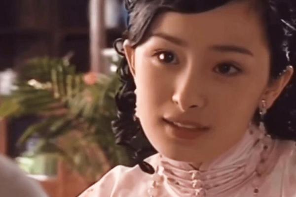 杨幂命理揭秘：红透半边天，她为何能红一辈子？