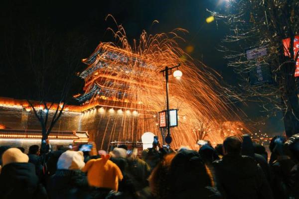 七月盛宴，节日庆典轮番上演